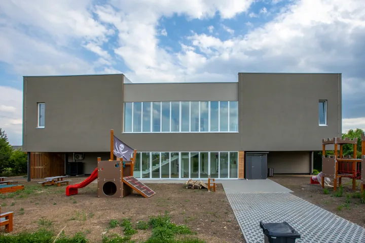 Druhý pavilon mateřské školy v Přezleticích
