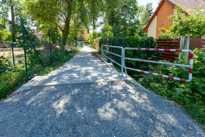 Lávka a veřejné plochy na Zlatém kopci