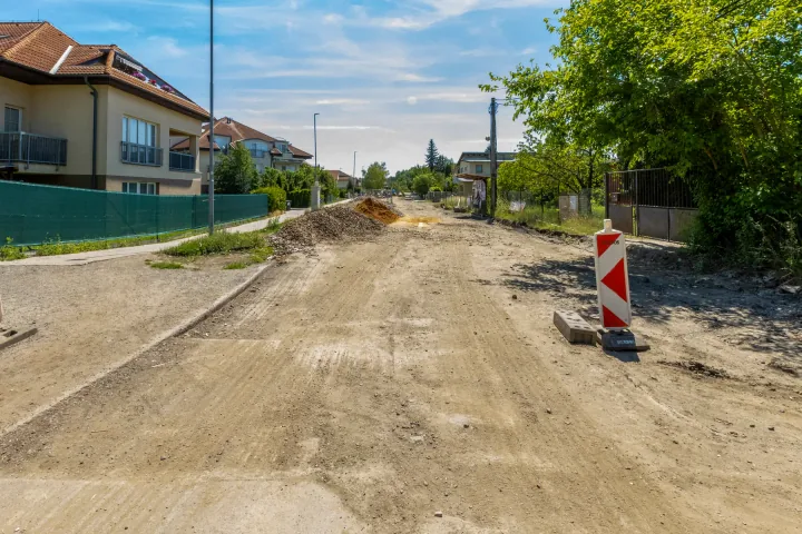 Rekonstruovaná průtahová komunikace v Přezleticích