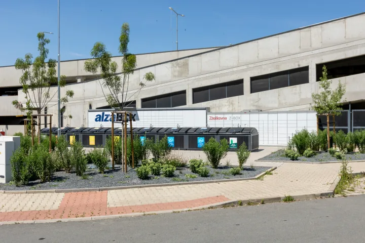 Zeleň v okolí podzemních kontejnerů v Přezleticích
